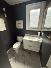 193 Roe Ave, Toronto, ON à louer Photo intérieure– Image 2 sur 12