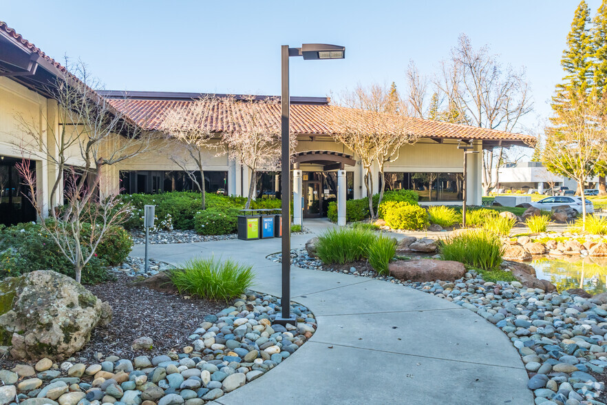 151 Blue Ravine Rd, Folsom, CA à vendre - Photo de l’immeuble – Image 3 sur 9