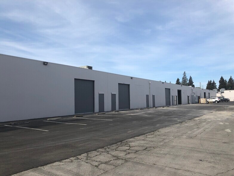 4027 N Freeway Blvd, Sacramento, CA à louer - Photo de l’immeuble – Image 2 sur 3