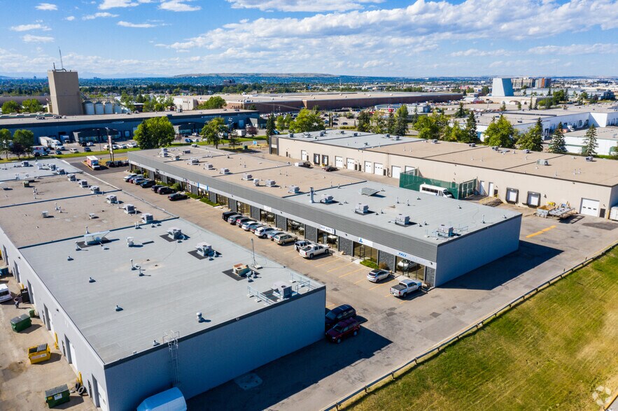 920 28th St NE, Calgary, AB à louer - Aérien – Image 2 sur 2