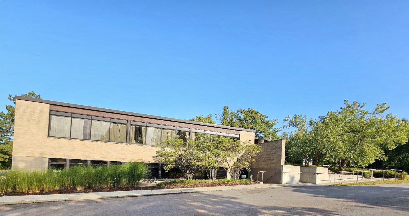 2300 Washtenaw Ave, Ann Arbor, MI à louer Photo de l’immeuble– Image 1 sur 16