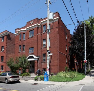 Plus de détails pour 38 Barton Ave, Toronto, ON - Logement à vendre