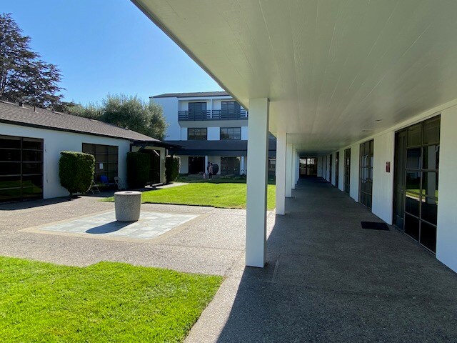 1291 E Hillsdale Blvd, Foster City, CA à louer - Photo de l’immeuble – Image 3 sur 8