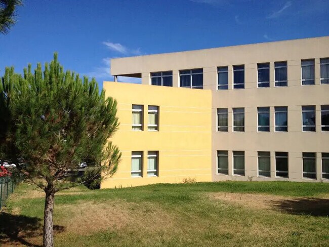 Plus de détails pour 425 Rue René Descartes, Aix-en-Provence - Bureau à louer