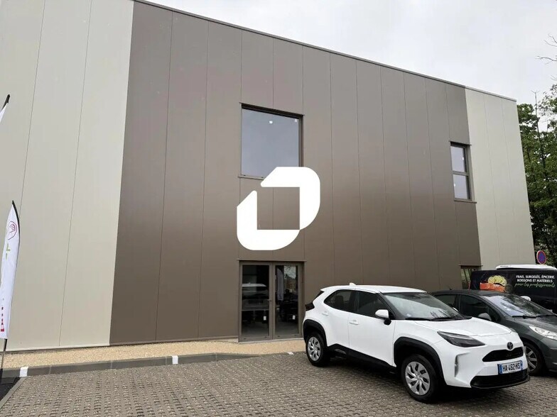 Bureau dans Voiron à louer - Photo de l’immeuble – Image 2 sur 14