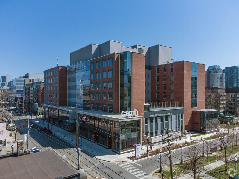 1051 Queen St W, Toronto, ON à louer - Photo principale – Image 1 sur 3