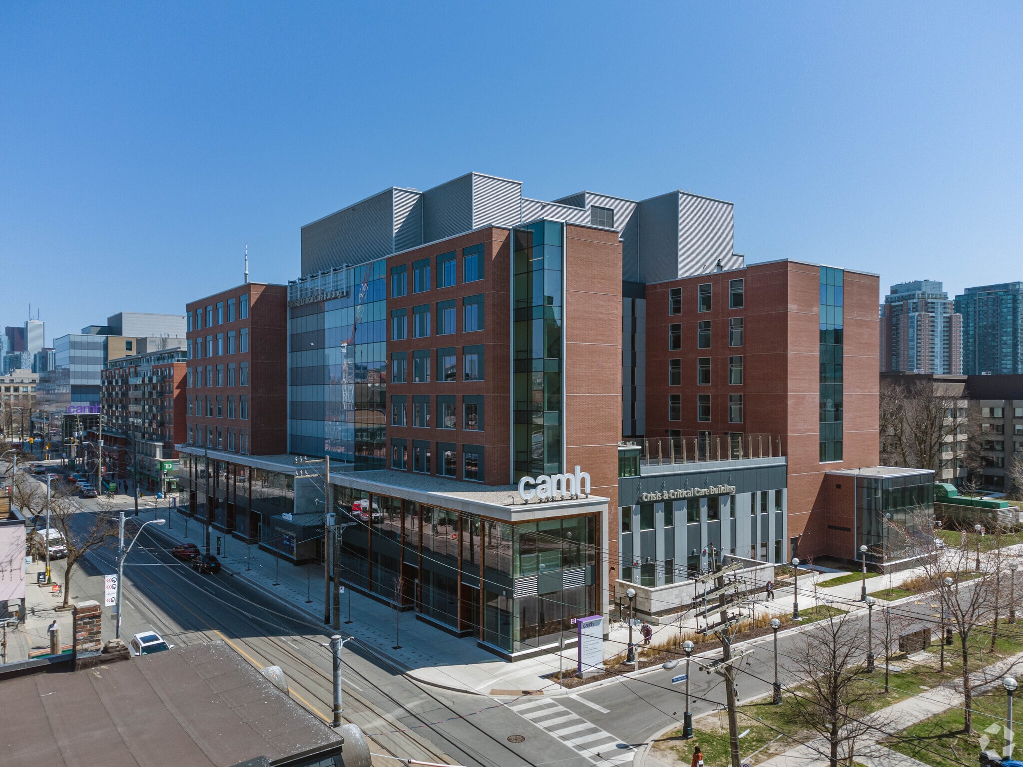 1051 Queen St W, Toronto, ON à louer Photo principale– Image 1 sur 4