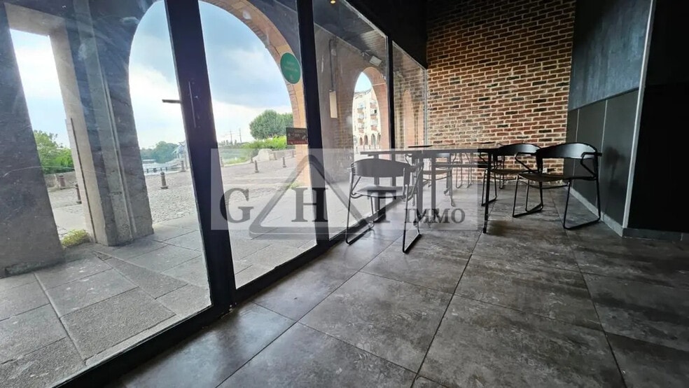 Local commercial dans Créteil à louer - Photo de l’immeuble – Image 1 sur 7