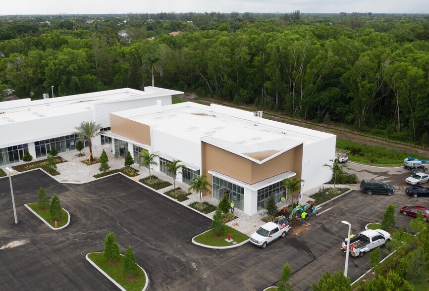 8732 W Atlantic Ave, Delray Beach, FL à louer - Photo de la construction – Image 2 sur 3