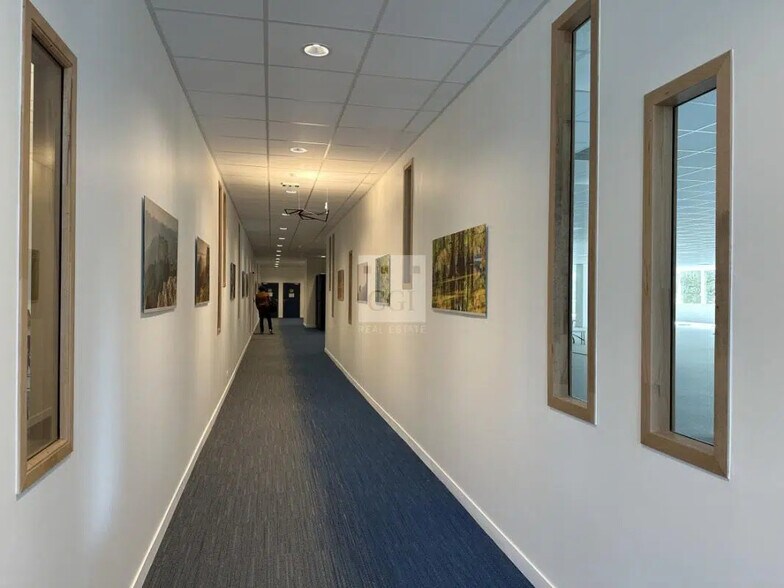 3 Avenue Raymond Chanas, Eybens à louer - Photo de l’immeuble – Image 2 sur 4