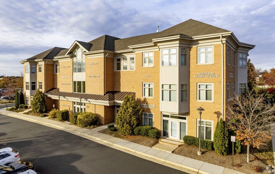 46169 Westlake Dr, Sterling, VA à vendre - Photo de l’immeuble – Image 3 sur 12