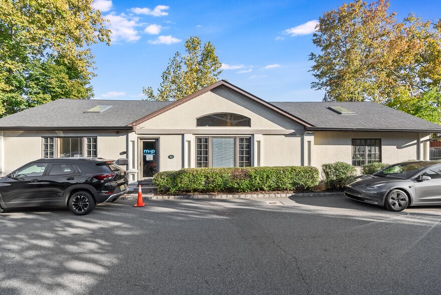 271 Grove Ave, Verona, NJ à louer - Photo de l’immeuble – Image 3 sur 5