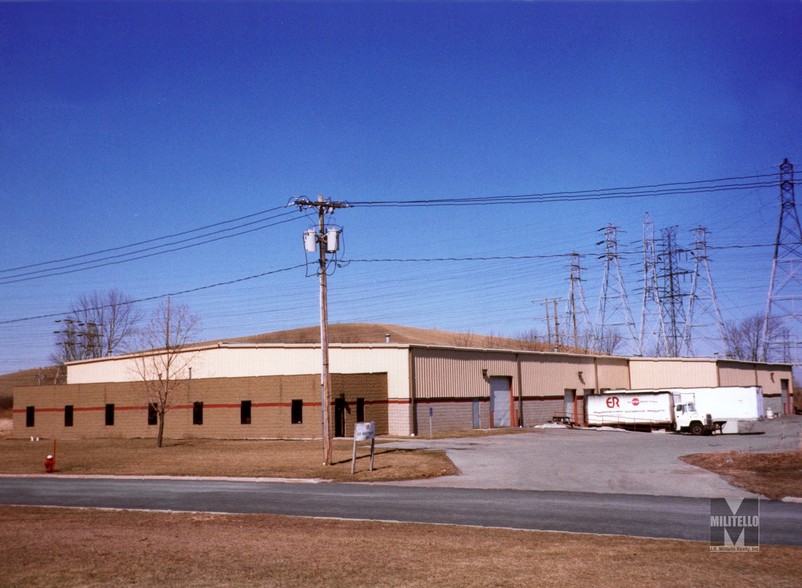 295 Fire Tower Dr, Tonawanda, NY à louer - Photo de l’immeuble – Image 2 sur 4