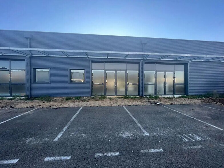 Local commercial dans Châtillon-le-Duc à louer - Photo de l’immeuble – Image 2 sur 5