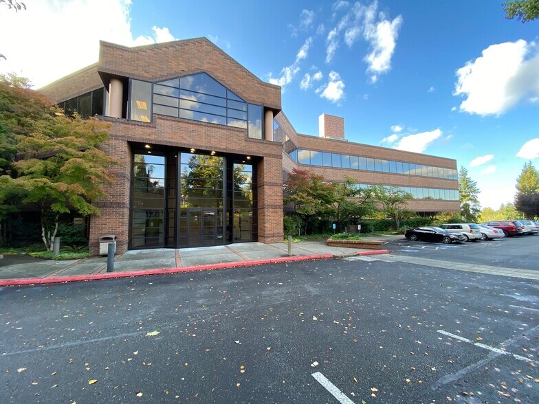 13555 SE 36th St, Bellevue, WA à louer - Photo principale – Image 1 sur 3