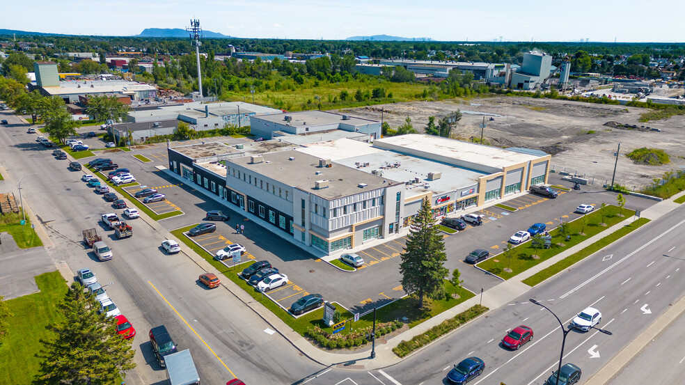 6450 Grande Allée, Saint-hubert, QC à louer - Photo de l’immeuble – Image 3 sur 7