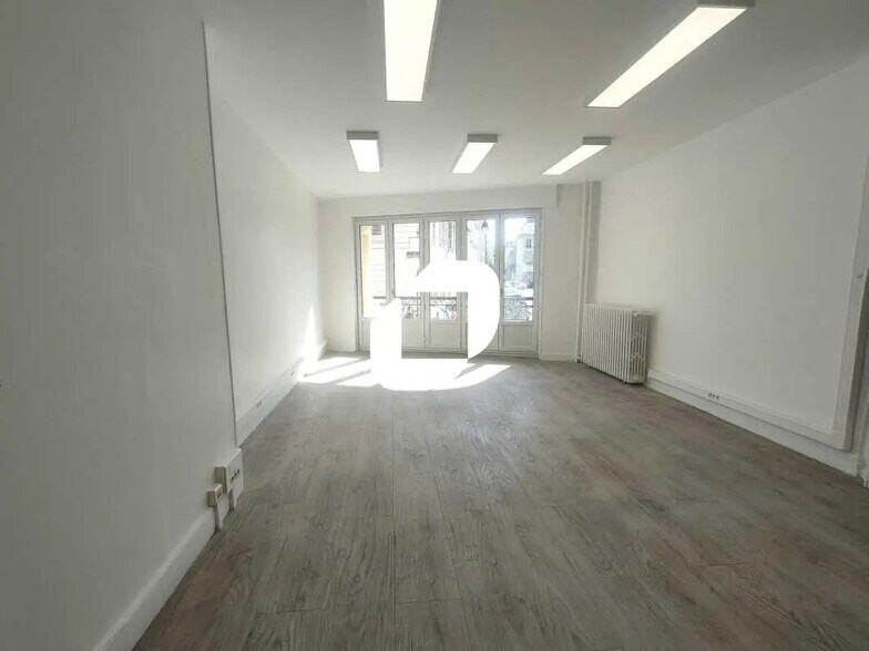 Bureau dans Versailles à louer - Photo de l’immeuble – Image 1 sur 21