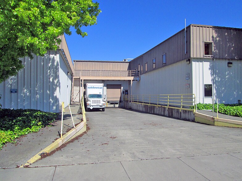 1800 Lombardi Ln, Santa Rosa, CA à vendre - Photo de l’immeuble – Image 2 sur 11