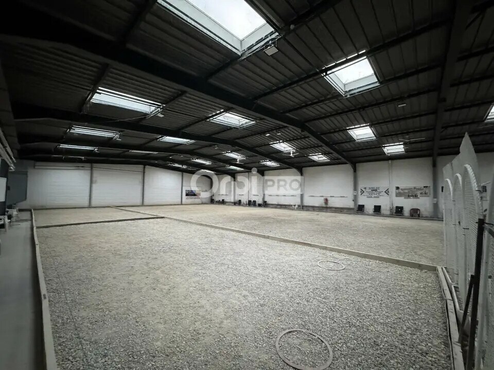 Local commercial dans Chatte à vendre Photo intérieure– Image 1 sur 5