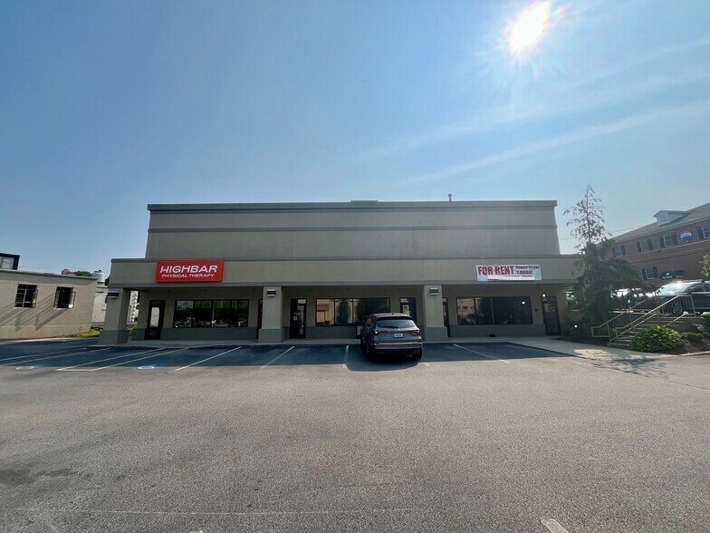 1401 Douglas Ave, North Providence, RI à louer - Photo de l’immeuble – Image 1 sur 10