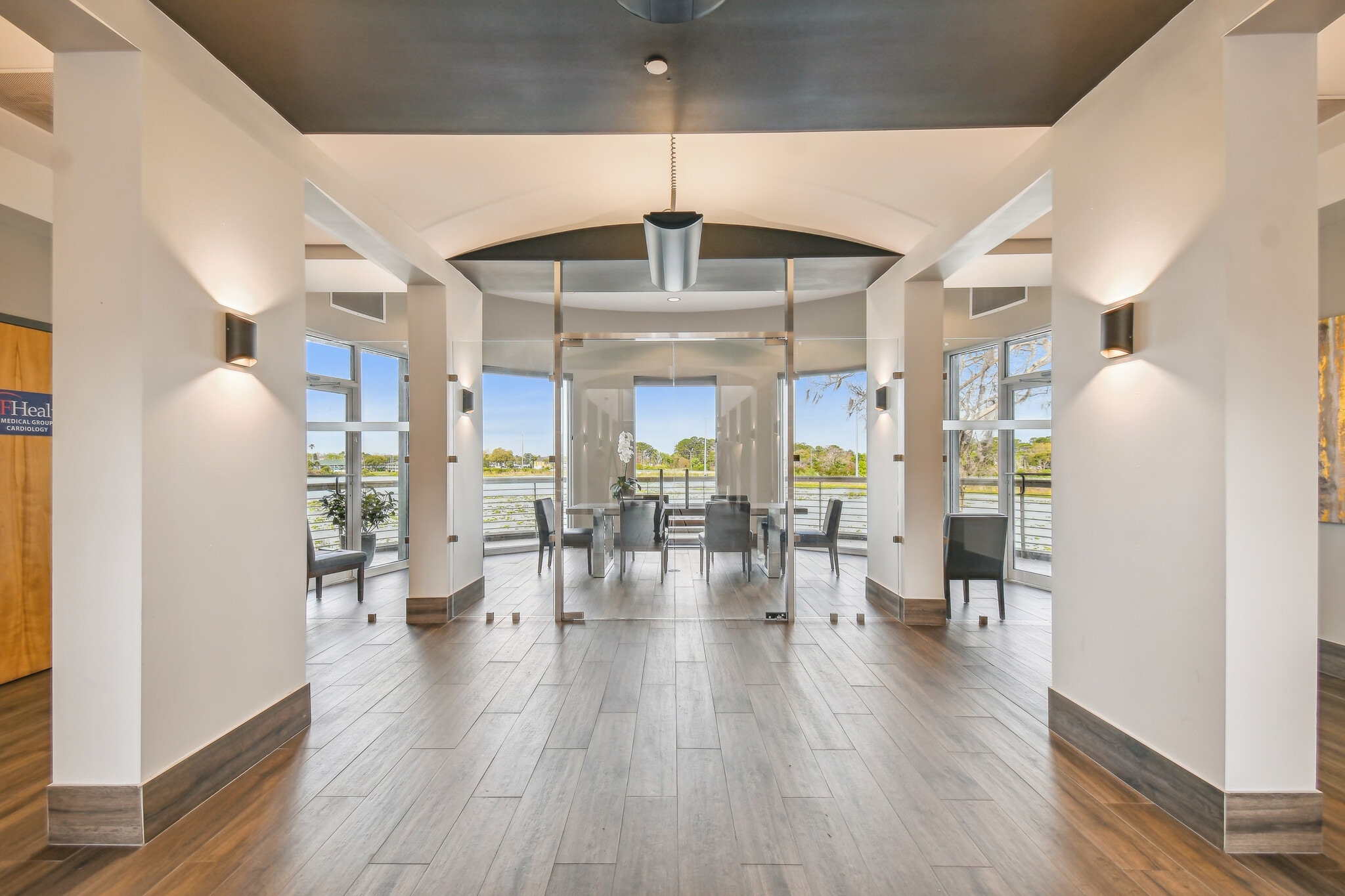1879 Nightingale Ln, Tavares, FL à louer Photo de l’immeuble– Image 1 sur 12