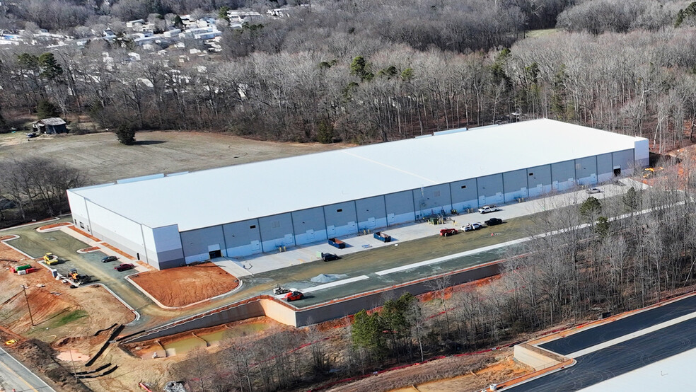 3631 McConnell Rd, Greensboro, NC à louer - Photo de l’immeuble – Image 3 sur 8