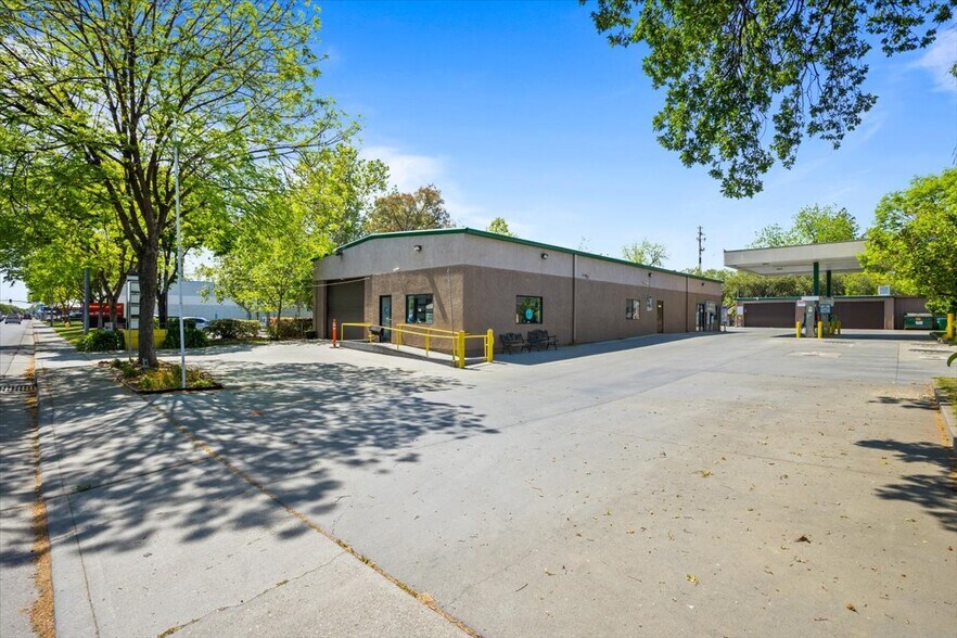 1625 Mangrove Ave, Chico, CA à louer - Photo de l’immeuble – Image 2 sur 5