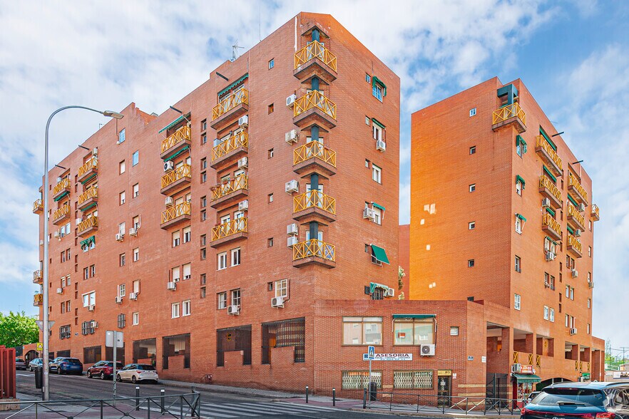 Immeuble residentiel dans Madrid, Madrid à vendre - Photo de l’immeuble – Image 1 sur 1