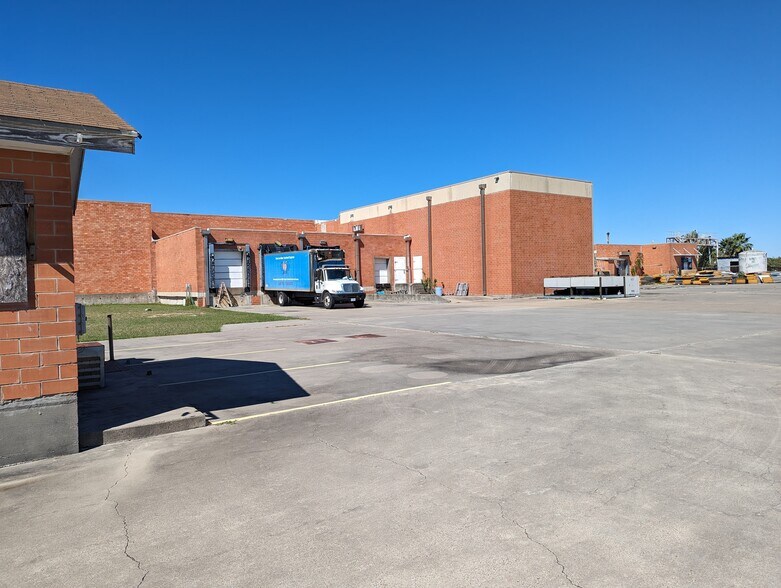 230 Maddox, Aransas Pass, TX à vendre - Photo de l’immeuble – Image 3 sur 7