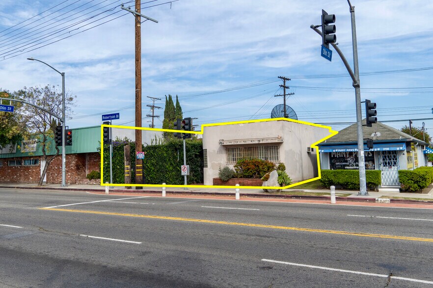 2724 S Robertson Blvd, Los Angeles, CA à vendre - Photo de l’immeuble – Image 2 sur 13