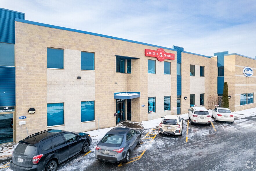 800-860 Rue Jean-Neveu, Longueuil, QC à louer - Photo de l’immeuble – Image 3 sur 9