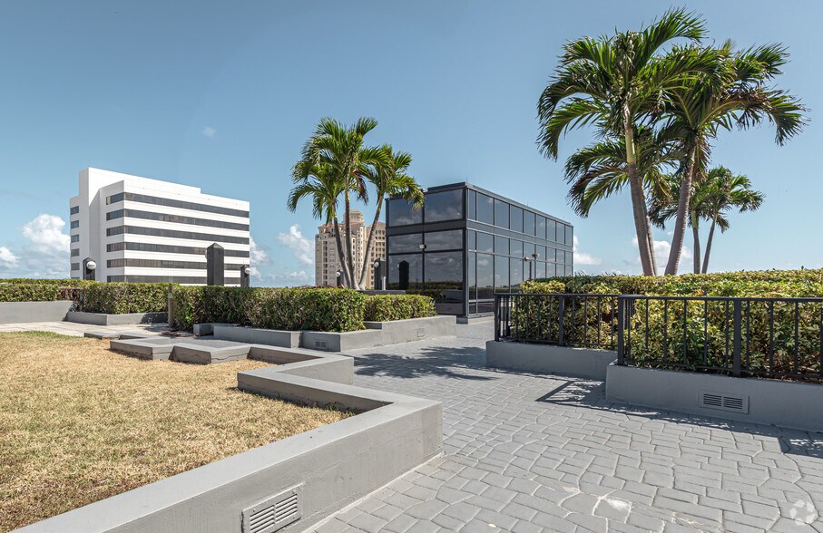 515 N flagler Dr, West Palm Beach, FL à louer - Photo de l’immeuble – Image 2 sur 14