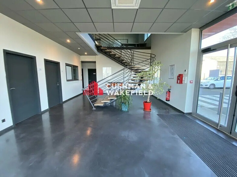 Local d’activités dans Colomiers à louer - Hall d’entrée – Image 3 sur 14
