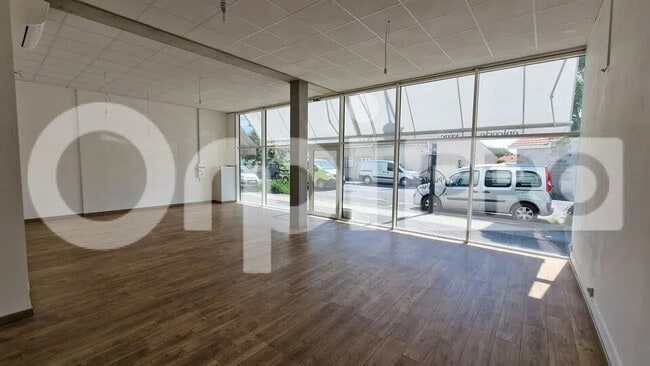 Plus de détails pour Local commercial à louer