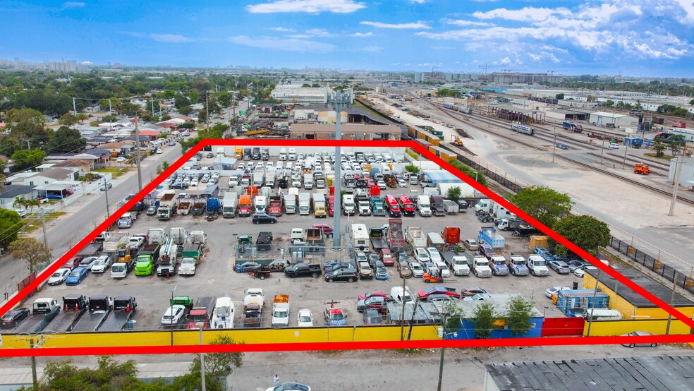 3600 NW 95th St, Miami, FL à louer - Photo de l’immeuble – Image 2 sur 17