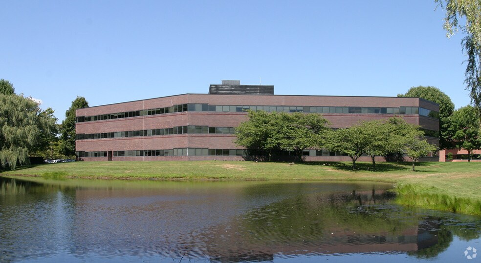 500 Winding Brook Dr, Glastonbury, CT à louer - Photo de l’immeuble – Image 2 sur 18