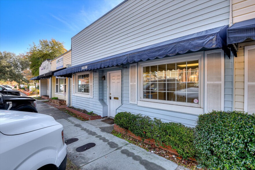 235 Barnwell Ave NW, Aiken, SC à louer - Photo de l’immeuble – Image 2 sur 54