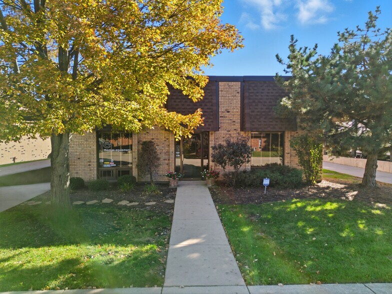 1425 Louis Ave, Elk Grove Village, IL à louer - Photo de l’immeuble – Image 1 sur 10