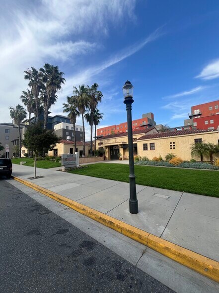 260 S Raymond Ave, Pasadena, CA à louer - Photo de l’immeuble – Image 3 sur 4