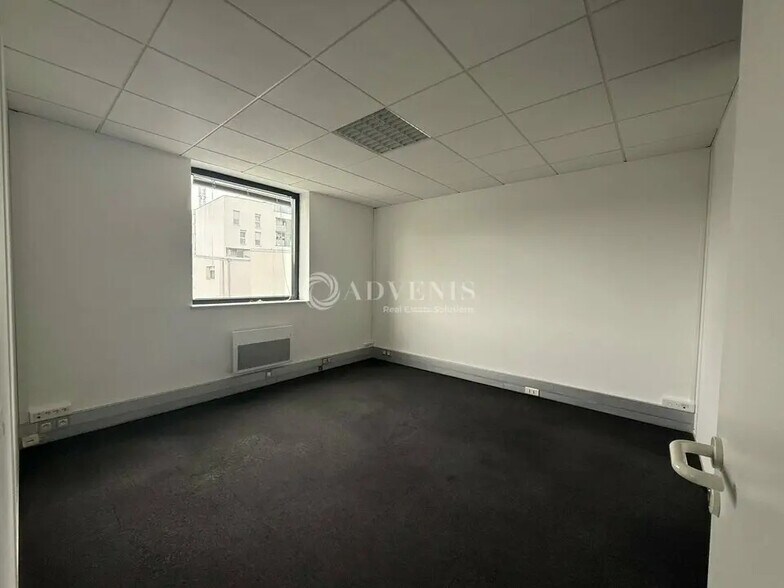 Bureau dans Ivry-sur-Seine à louer - Photo de l’immeuble – Image 3 sur 12