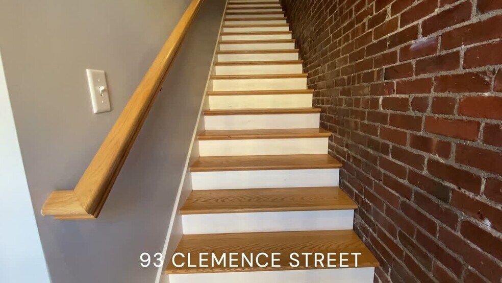 93-97 Clemence St, Providence, RI à louer - Vidéo sur l’annonce professionnelle – Image 2 sur 15
