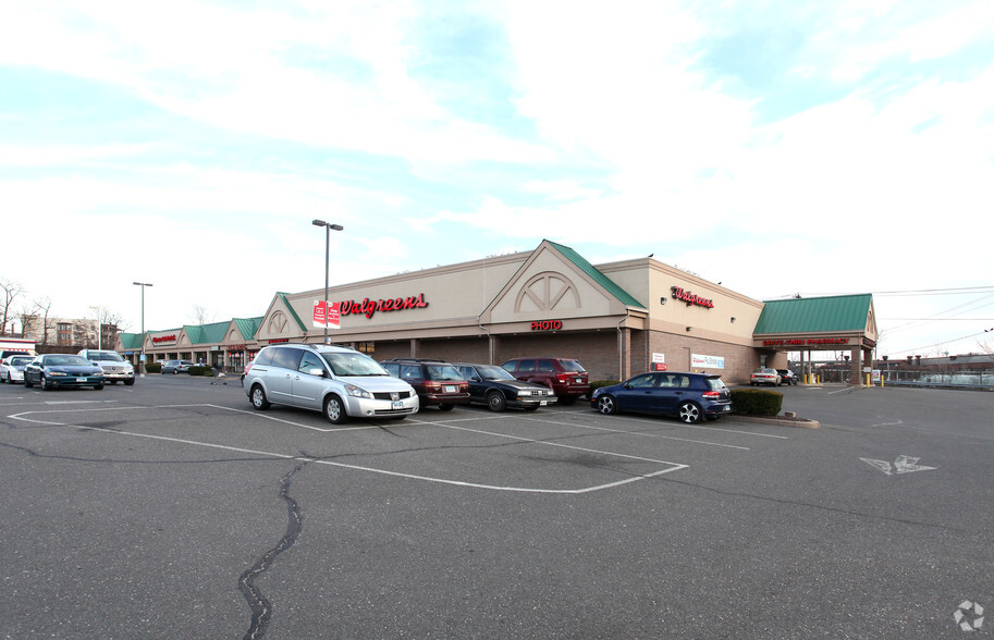 649 W Main St, Waterbury, CT à louer - Photo principale – Image 3 sur 6