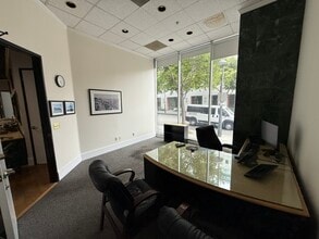 429 Santa Monica Blvd, Santa Monica, CA à louer Photo intérieure– Image 1 sur 8