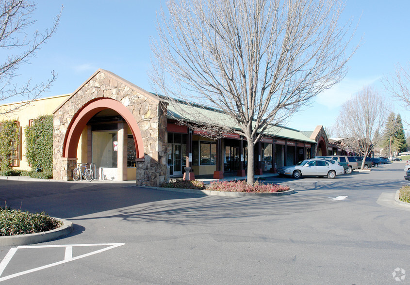 435-455 Healdsburg Ave, Healdsburg, CA à louer - Photo de l’immeuble – Image 2 sur 7