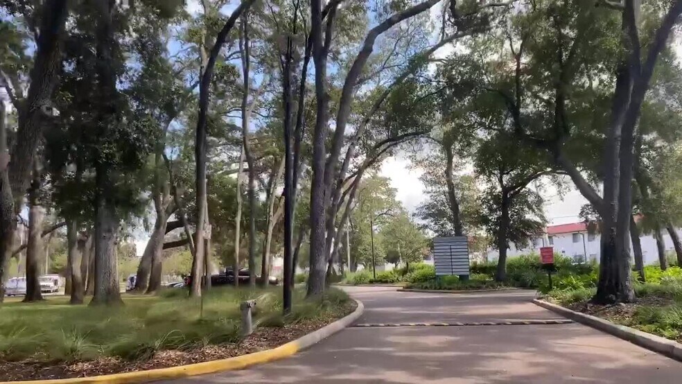 19321 US Hwy 19 N, Clearwater, FL à louer - Vidéo sur l’annonce professionnelle – Image 2 sur 11
