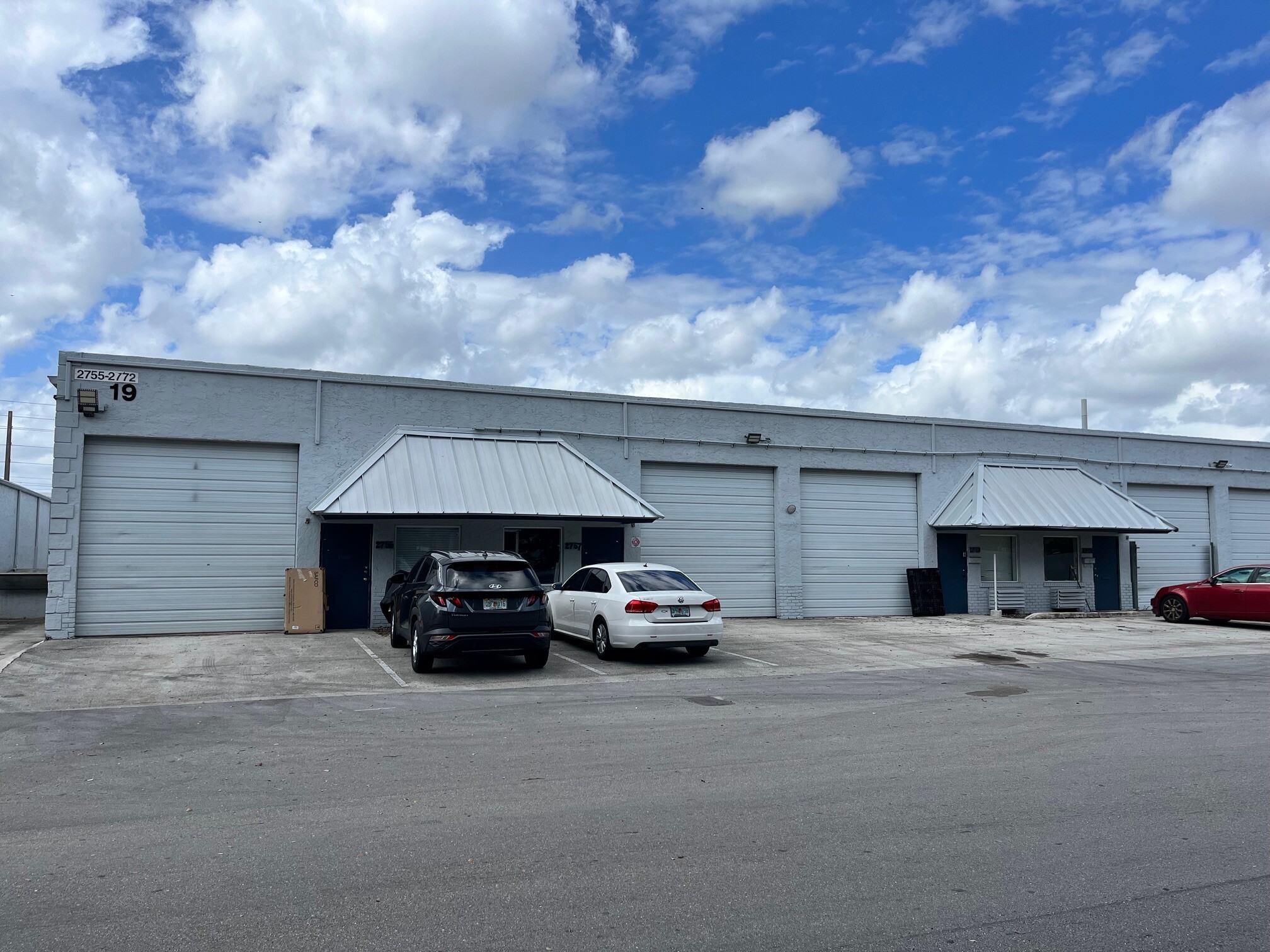2696 NW 31st Ave, Lauderdale Lakes, FL à louer Photo de l’immeuble– Image 1 sur 2