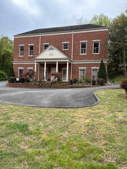 823 Chickamauga Ave, Rossville, GA à louer - Photo de l’immeuble – Image 2 sur 43
