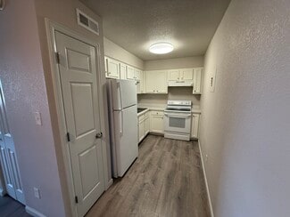 Plus de détails pour 107 University Dr, Colorado Springs, CO - Logement à vendre