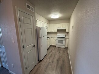 Plus de détails pour 107 University Dr, Colorado Springs, CO - Logement à vendre