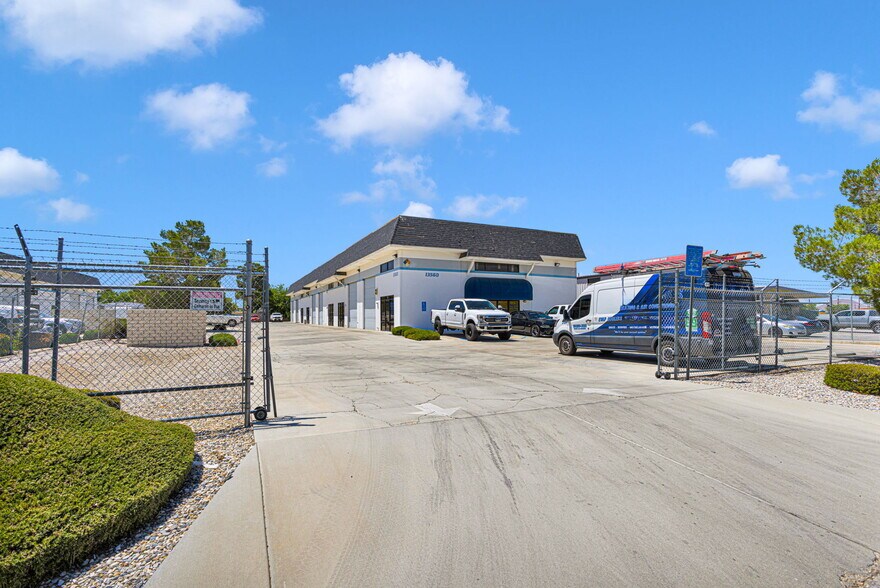 13560 Tonikan Rd, Apple Valley, CA à vendre - Photo de l’immeuble – Image 3 sur 11